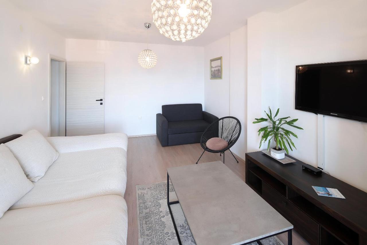 Sunset Apartment *